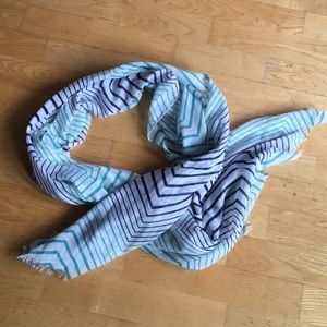 Cool chevron pattern scarf
